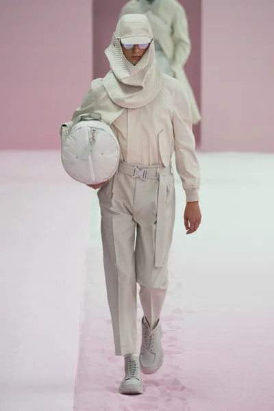 Look 32